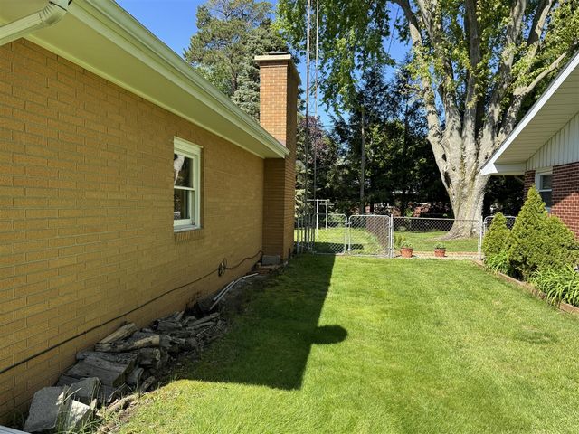 5634 W Hiawatha Lane, Stevensville, MI 49127