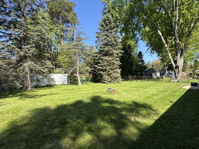5634 W Hiawatha Lane, Stevensville, MI 49127