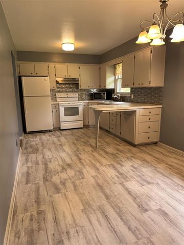 5634 W Hiawatha Lane, Stevensville, MI 49127