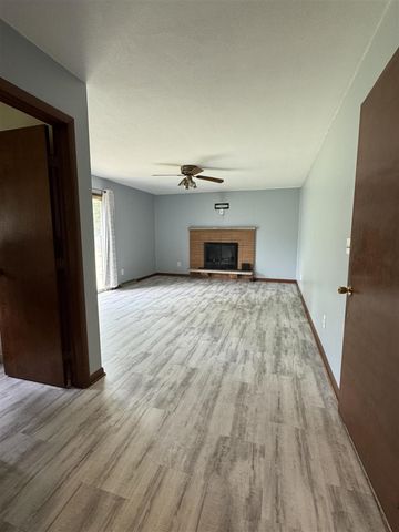 5634 W Hiawatha Lane, Stevensville, MI 49127