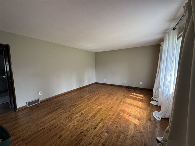 5634 W Hiawatha Lane, Stevensville, MI 49127