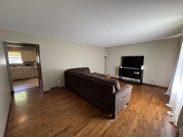 5634 W Hiawatha Lane, Stevensville, MI 49127