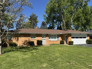 5634 W Hiawatha Lane, Stevensville, MI 49127