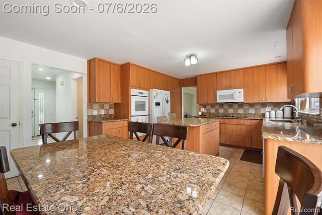 5510 Greenbriar Drive, West Bloomfield, MI 48322