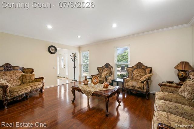 5510 Greenbriar Drive, West Bloomfield, MI 48322