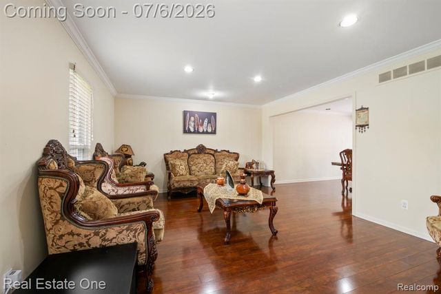 5510 Greenbriar Drive, West Bloomfield, MI 48322