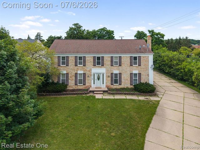 5510 Greenbriar Drive, West Bloomfield, MI 48322