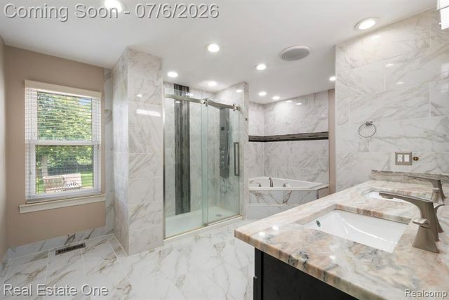 5510 Greenbriar Drive, West Bloomfield, MI 48322