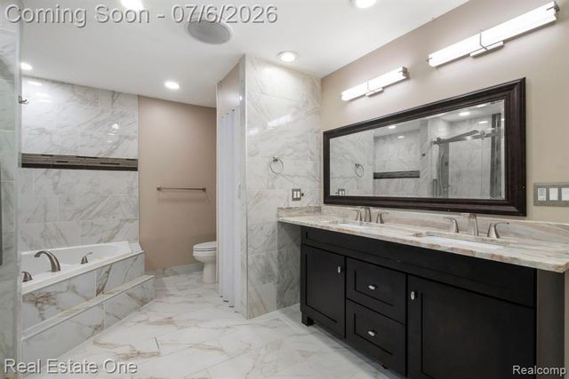 5510 Greenbriar Drive, West Bloomfield, MI 48322