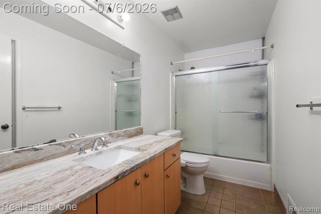 5510 Greenbriar Drive, West Bloomfield, MI 48322