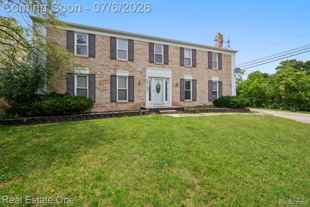 5510 Greenbriar Drive, West Bloomfield, MI 48322