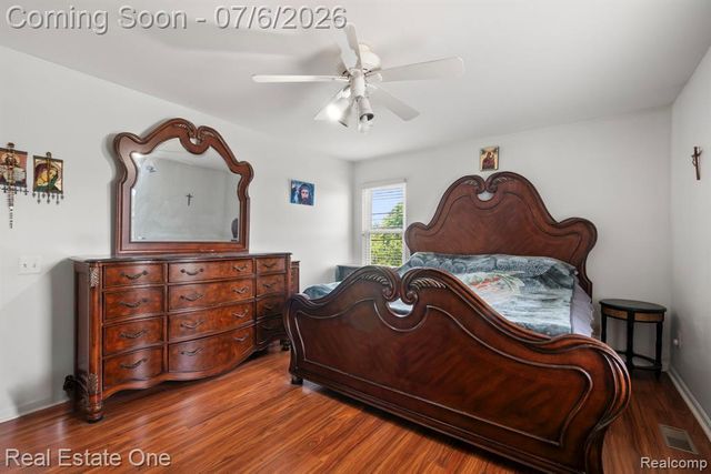 5510 Greenbriar Drive, West Bloomfield, MI 48322