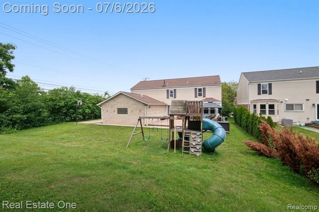 5510 Greenbriar Drive, West Bloomfield, MI 48322