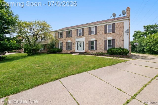 5510 Greenbriar Drive, West Bloomfield, MI 48322