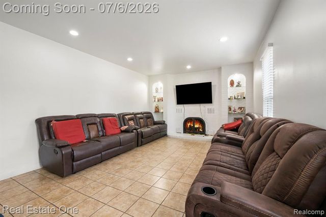 5510 Greenbriar Drive, West Bloomfield, MI 48322