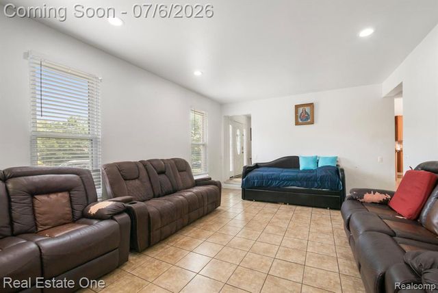 5510 Greenbriar Drive, West Bloomfield, MI 48322