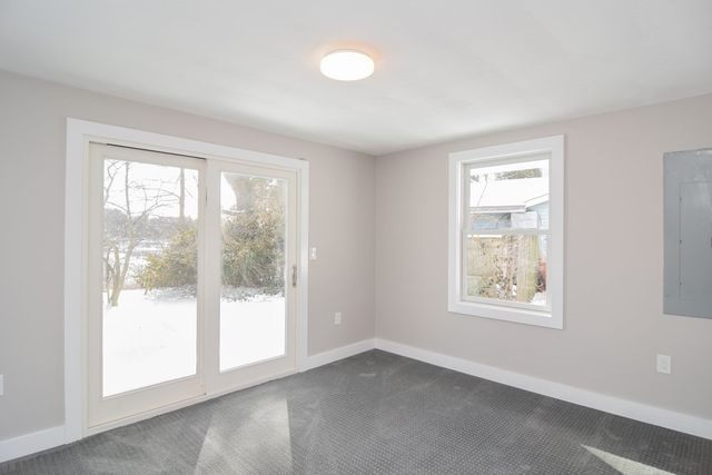 27 Fenway Dr, Framingham, MA 01701