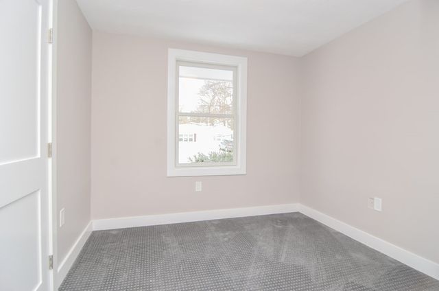 27 Fenway Dr, Framingham, MA 01701