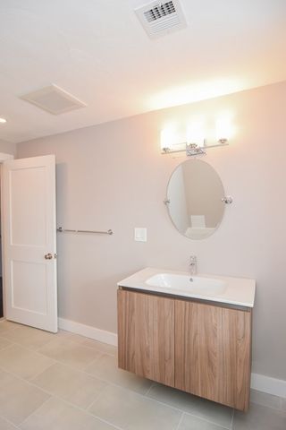 27 Fenway Dr, Framingham, MA 01701