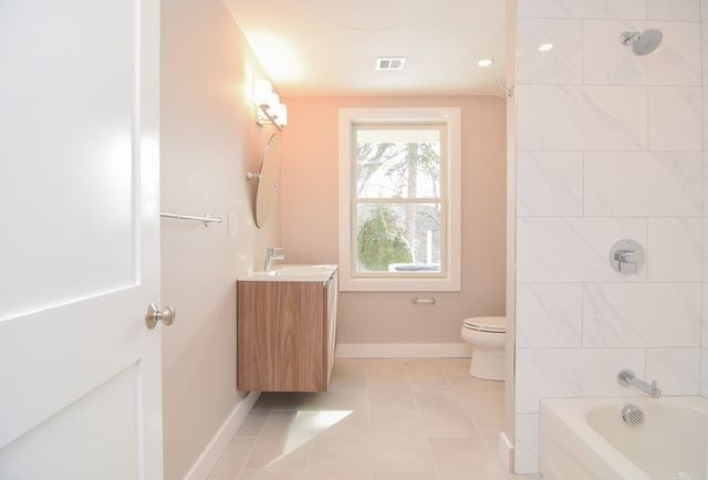 27 Fenway Dr, Framingham, MA 01701