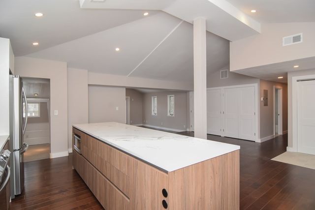 27 Fenway Dr, Framingham, MA 01701