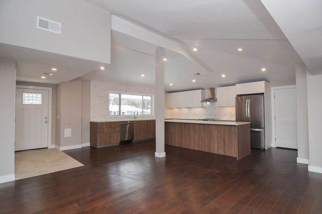 27 Fenway Dr, Framingham, MA 01701