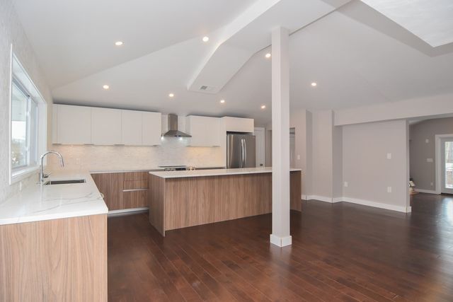 27 Fenway Dr, Framingham, MA 01701