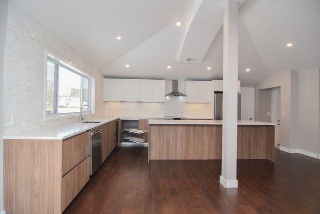 27 Fenway Dr, Framingham, MA 01701