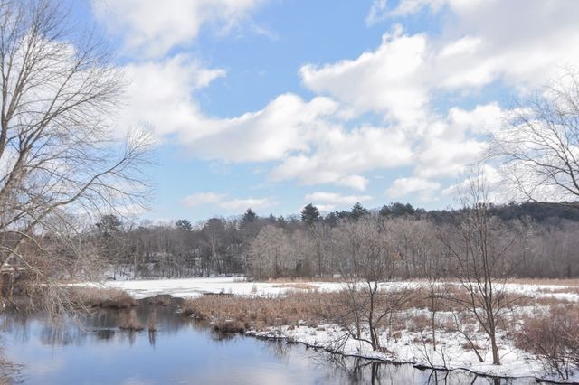 27 Fenway Dr, Framingham, MA 01701