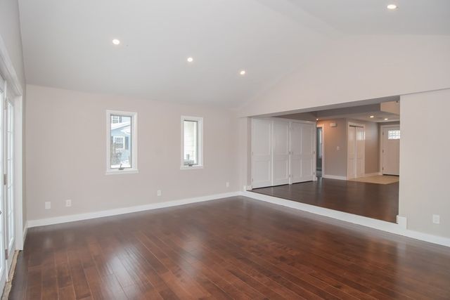 27 Fenway Dr, Framingham, MA 01701