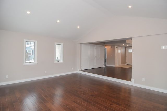 27 Fenway Dr, Framingham, MA 01701