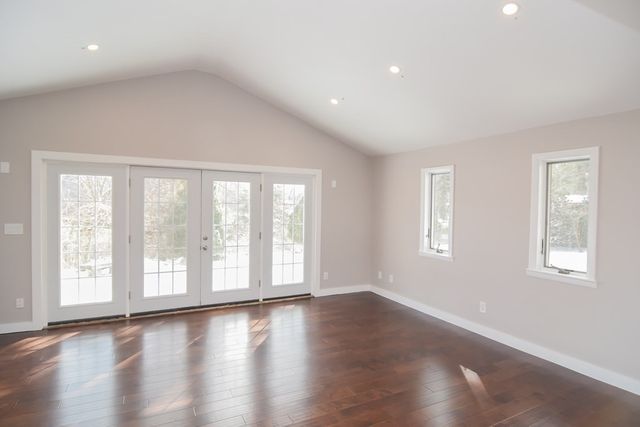 27 Fenway Dr, Framingham, MA 01701