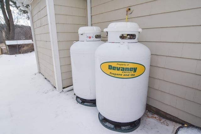 27 Fenway Dr, Framingham, MA 01701