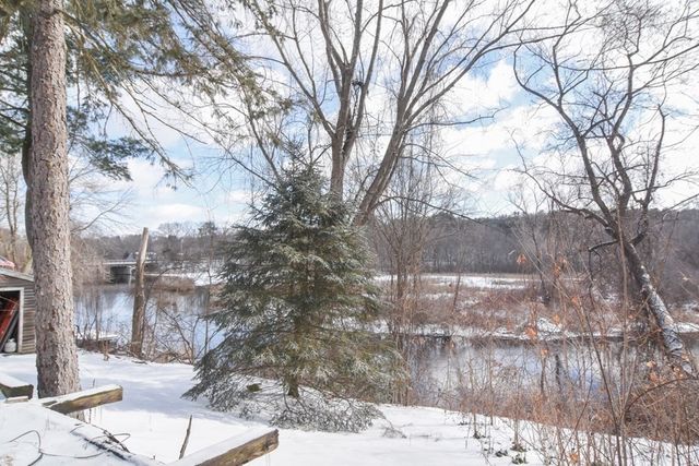 27 Fenway Dr, Framingham, MA 01701