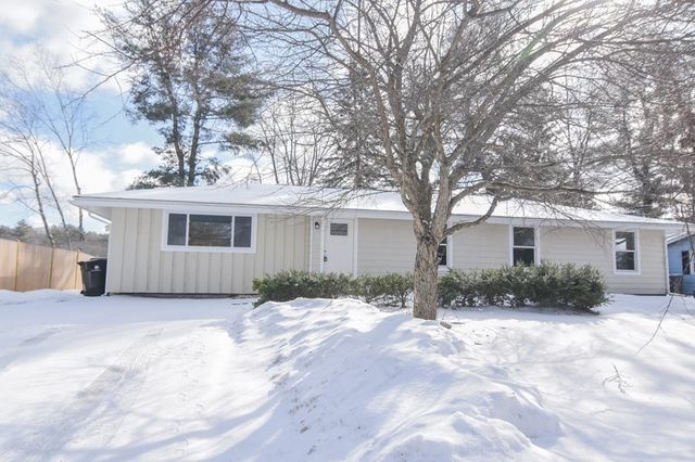 27 Fenway Dr, Framingham, MA 01701