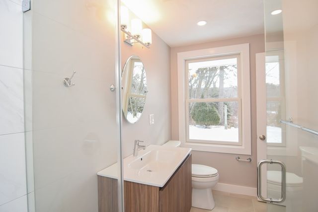 27 Fenway Dr, Framingham, MA 01701