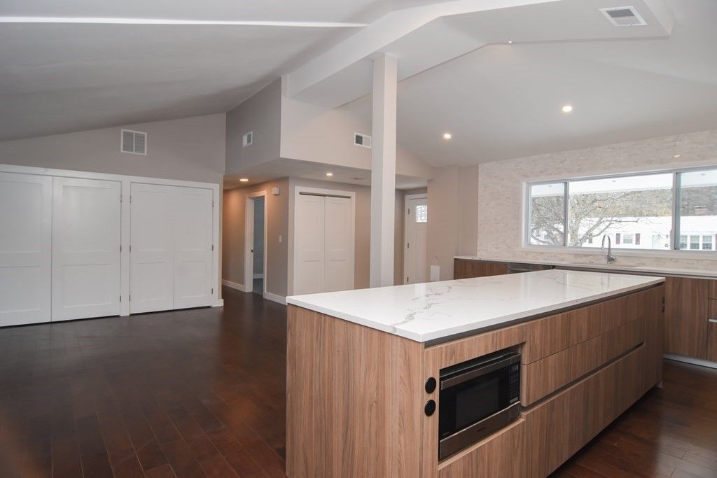 27 Fenway Dr, Framingham, MA 01701