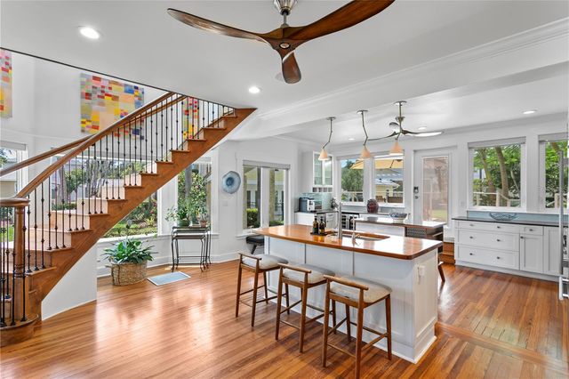1803 BEACH DRIVE SE, St Petersburg, FL 33705
