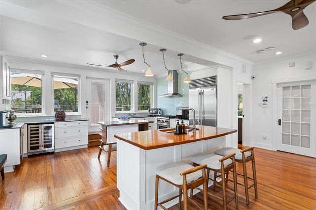 1803 BEACH DRIVE SE, St Petersburg, FL 33705