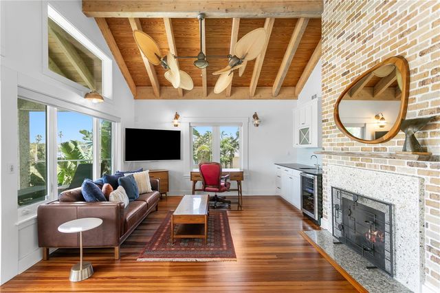 1803 BEACH DRIVE SE, St Petersburg, FL 33705