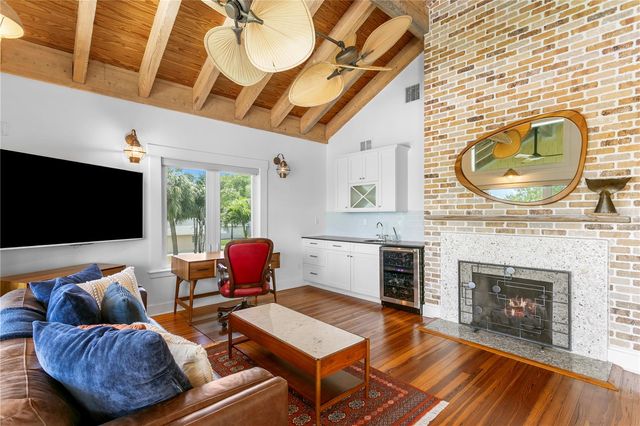 1803 BEACH DRIVE SE, St Petersburg, FL 33705