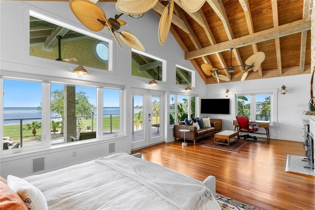 1803 BEACH DRIVE SE, St Petersburg, FL 33705