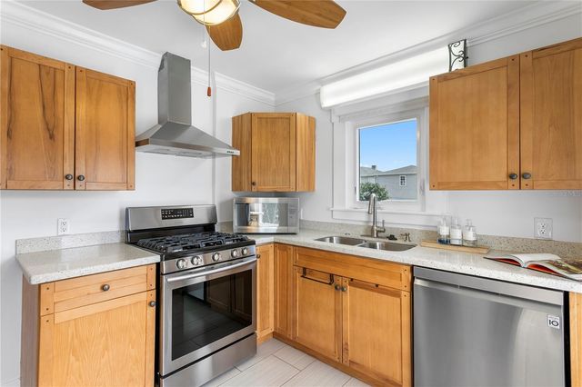 1803 BEACH DRIVE SE, St Petersburg, FL 33705