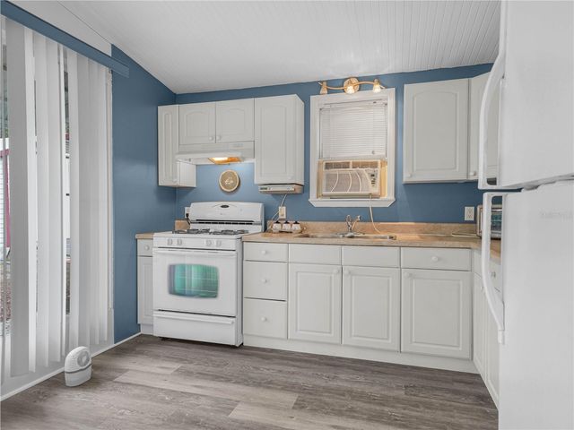 8 SILVER DOCTOR LANE, Lake Wales, FL 33898