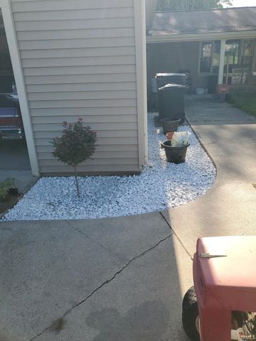 1060 W US Highway 20, Lagrange, IN 46761