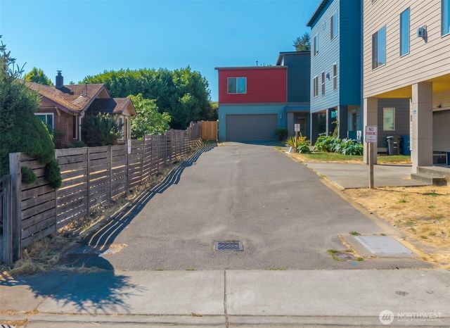 647 S 150th Street, Burien, WA 98148