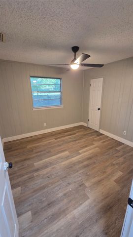 713 N Spears Street, Alvarado, TX 76009