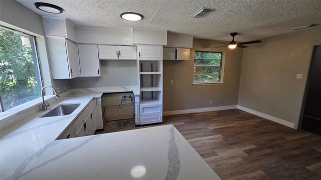 713 N Spears Street, Alvarado, TX 76009