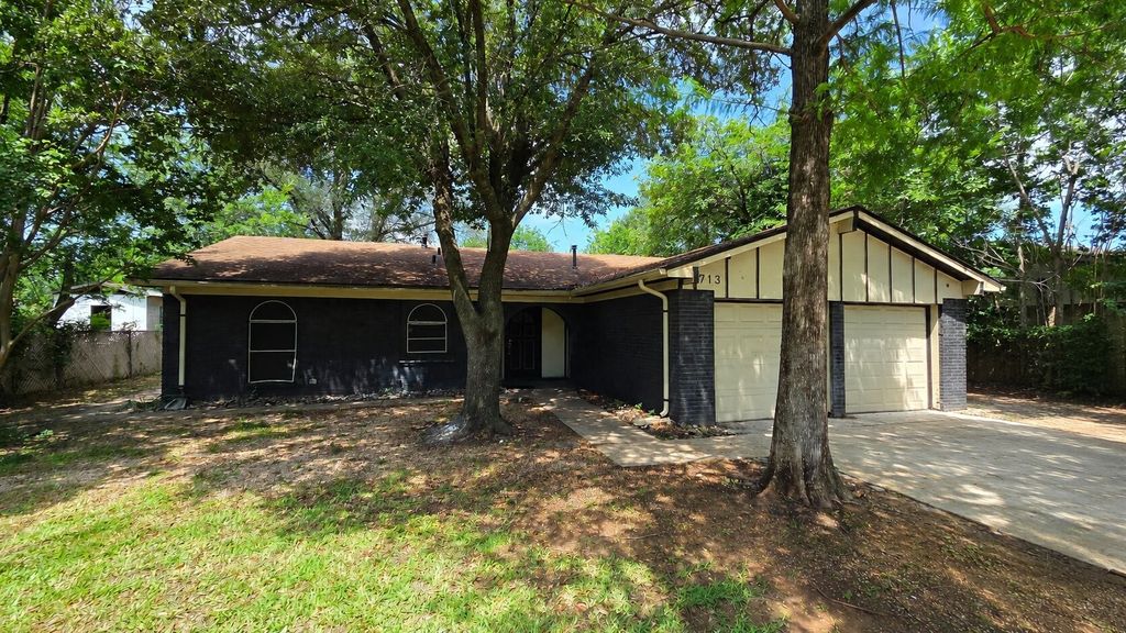 713 N Spears Street, Alvarado, TX 76009