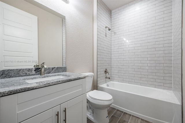 5044 Wild Goose CIR, La Belle, FL 33935